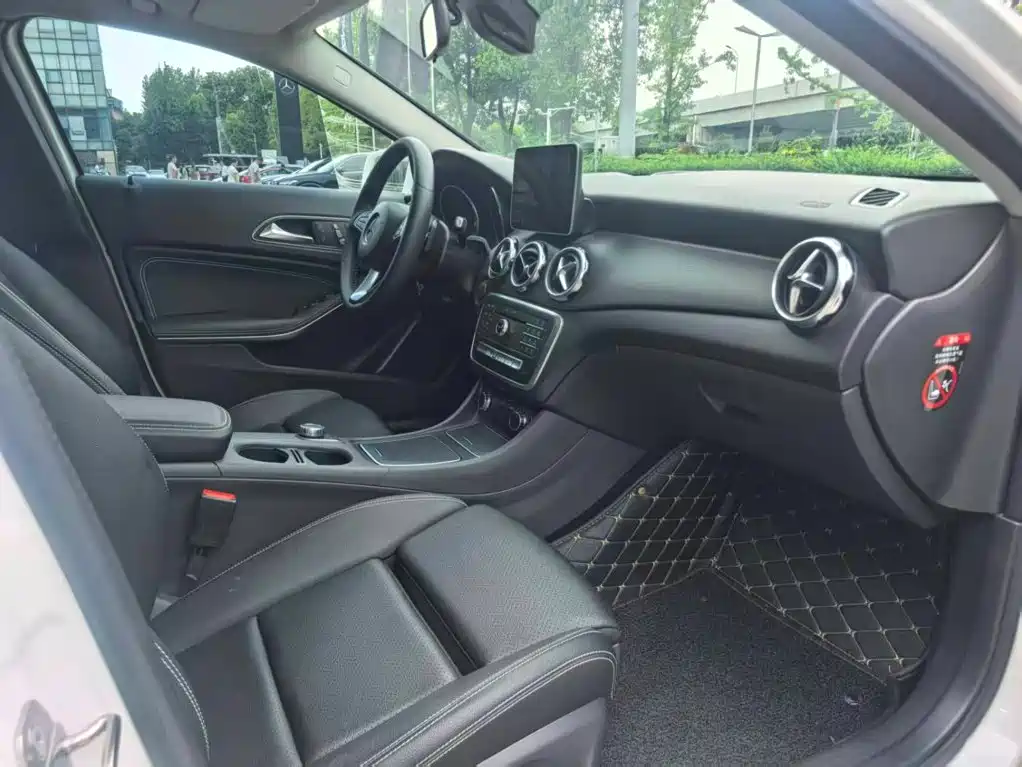 Mercedes-Benz GLA 2018 — фото 13