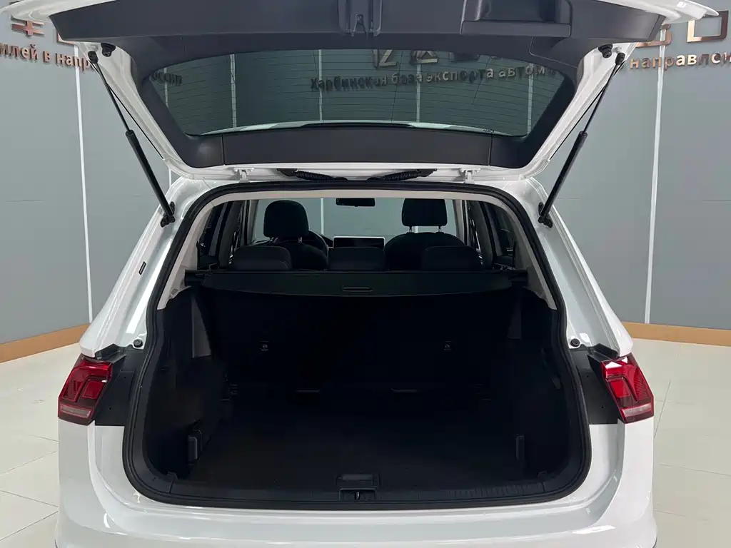 Volkswagen Tiguan L 2023 — фото 23
