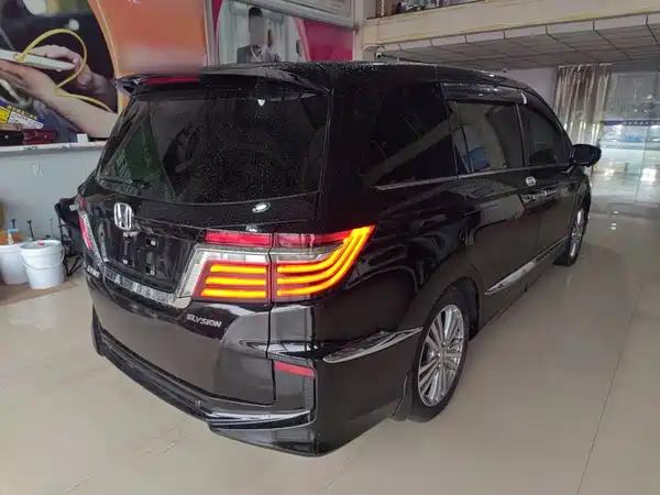 Honda Elysion 2016