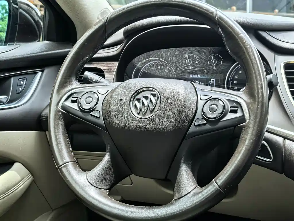 Buick LaCrosse 2017 — фото 32