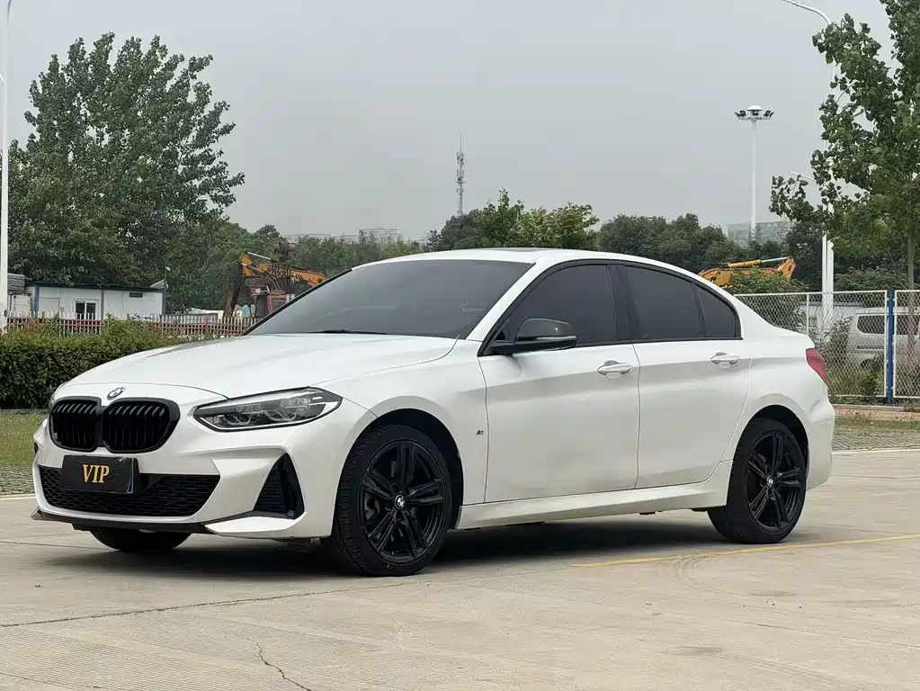 BMW 1 Series 2023 — фото 1
