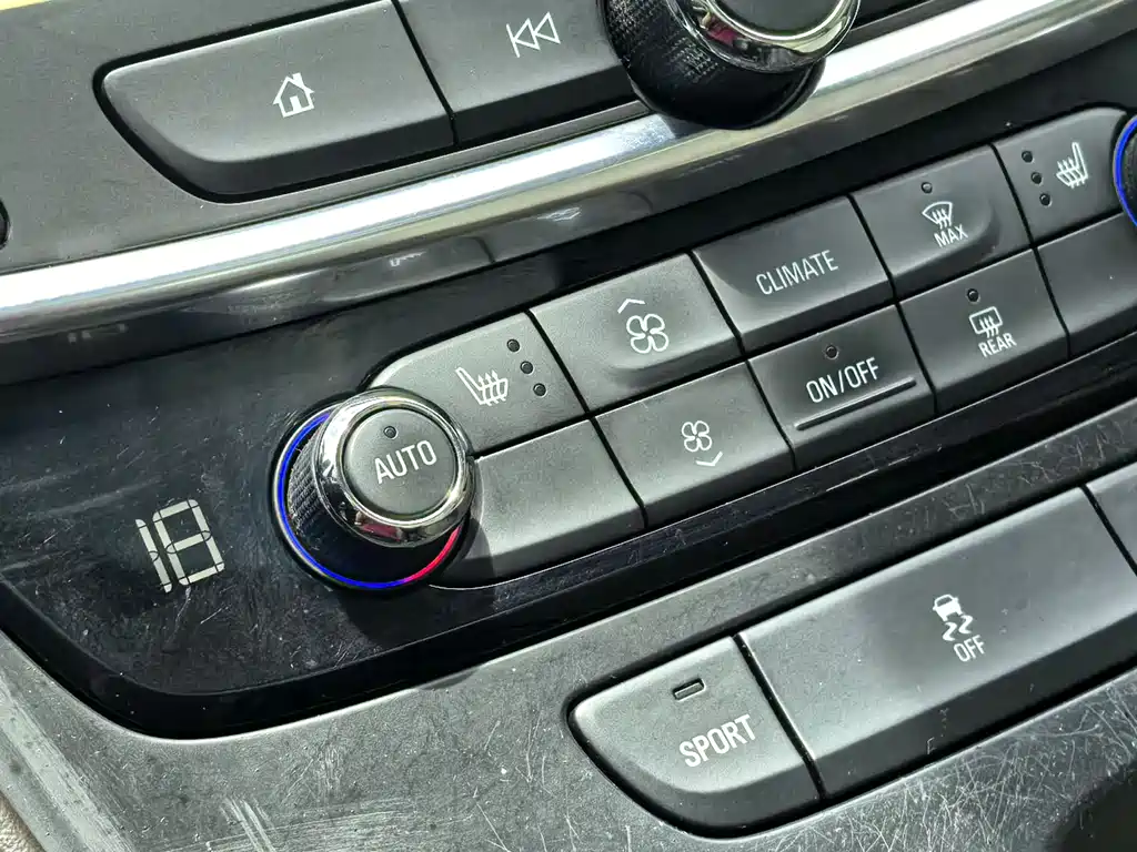 Buick LaCrosse 2017 — фото 45