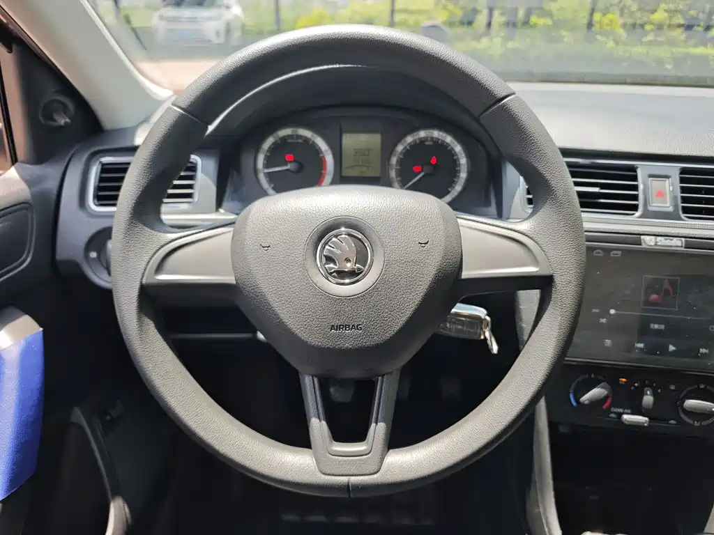Skoda Rapid 2018 — фото 13
