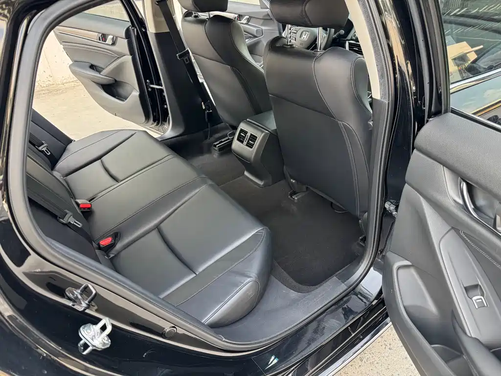 Honda Accord 2018 — фото 10