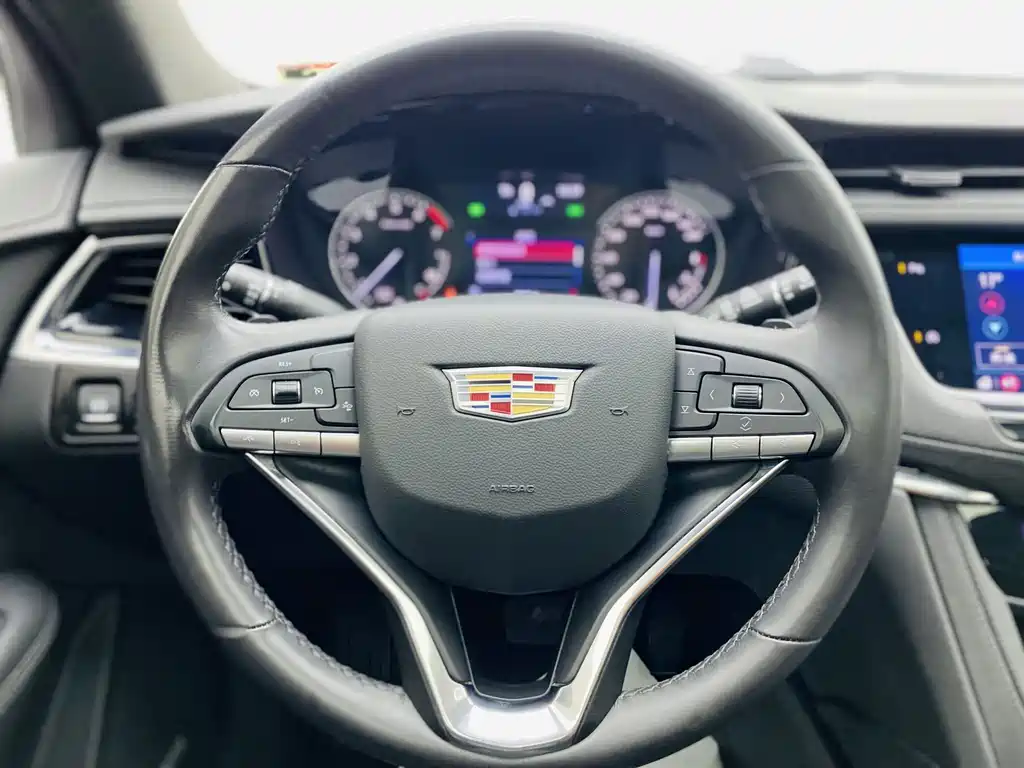 Cadillac XT6 2021 — фото 8