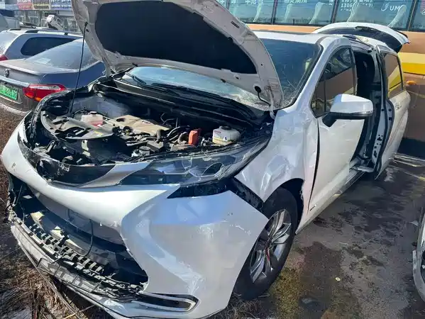 Toyota Sienna 2025