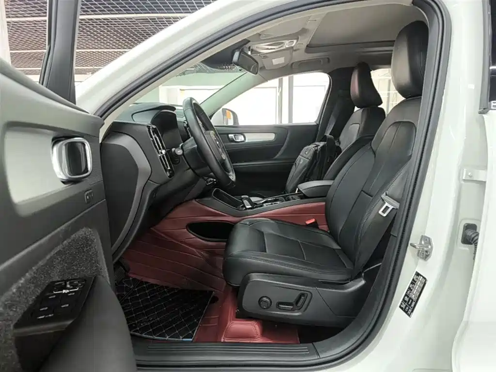 Volvo XC40 2021 — фото 16