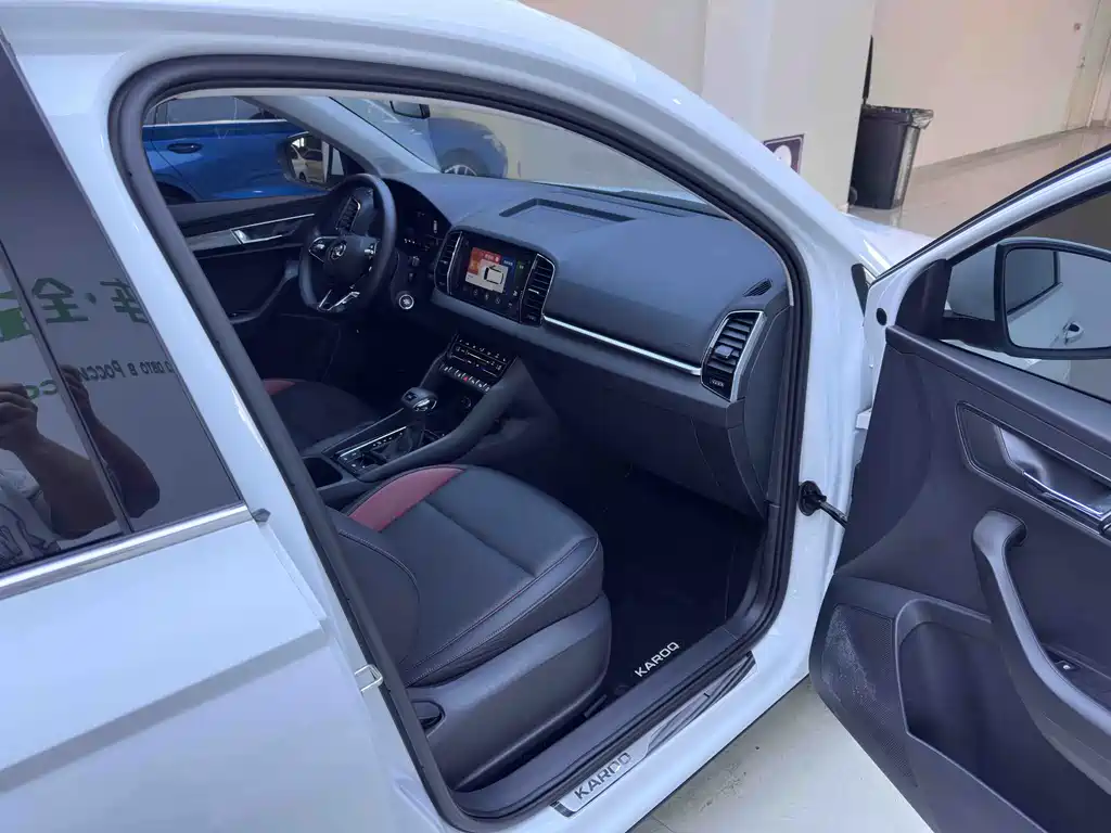 Skoda Karoq 2023 — фото 11
