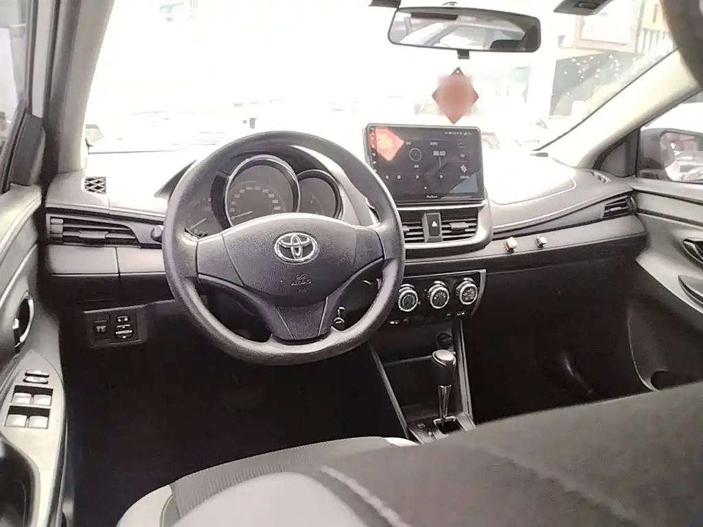 Toyota Yaris L 2021 — фото 10