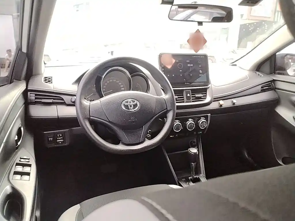 Toyota Yaris L 2021 — фото 11