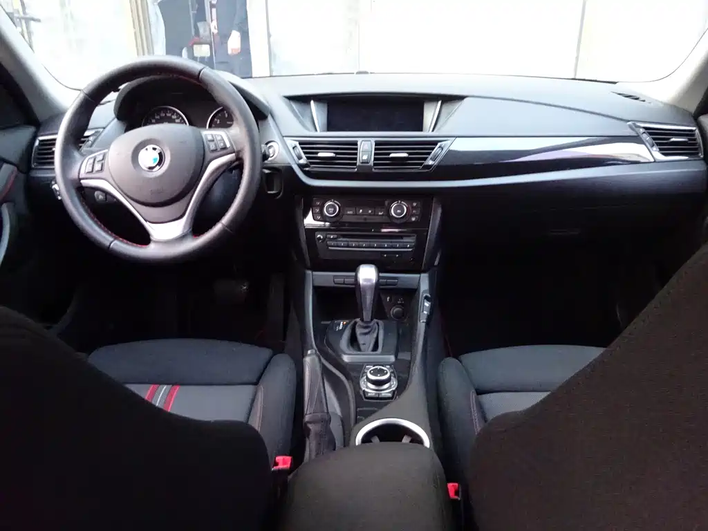 BMW X1 2014 — фото 13