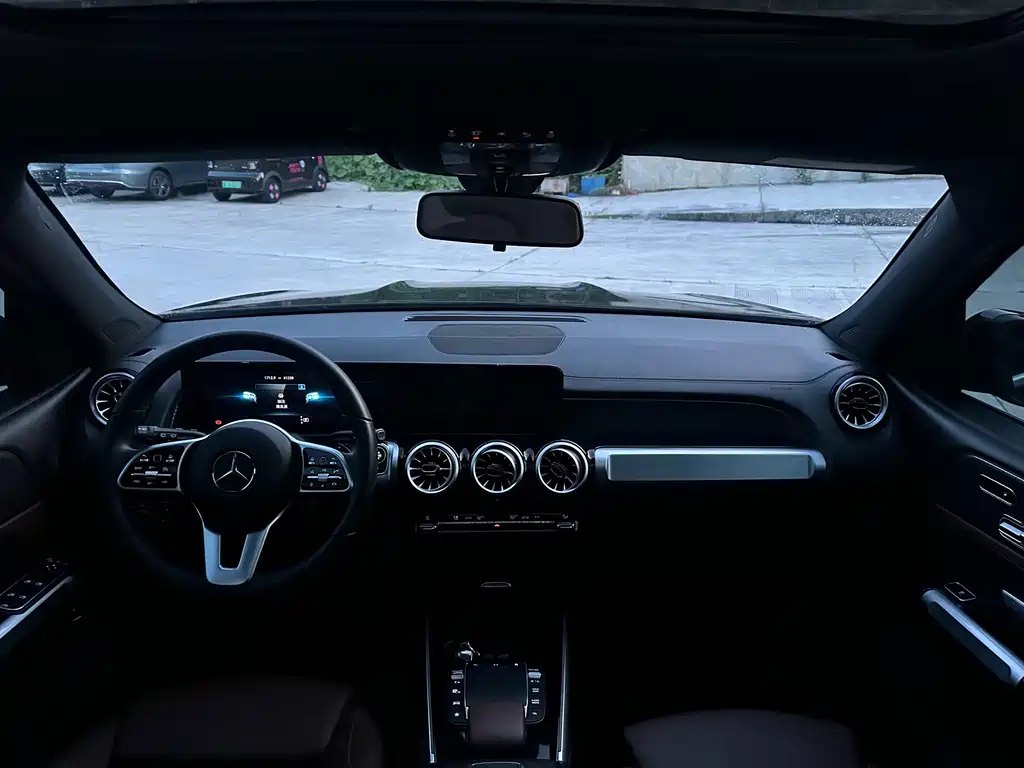 Mercedes-Benz GLB 2023