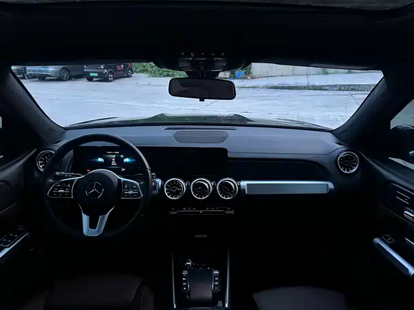 Mercedes-Benz GLB 2023