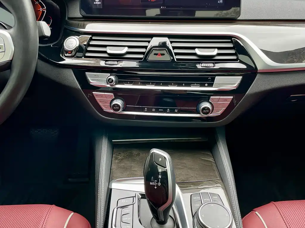 BMW 5 Series 2023 — фото 10