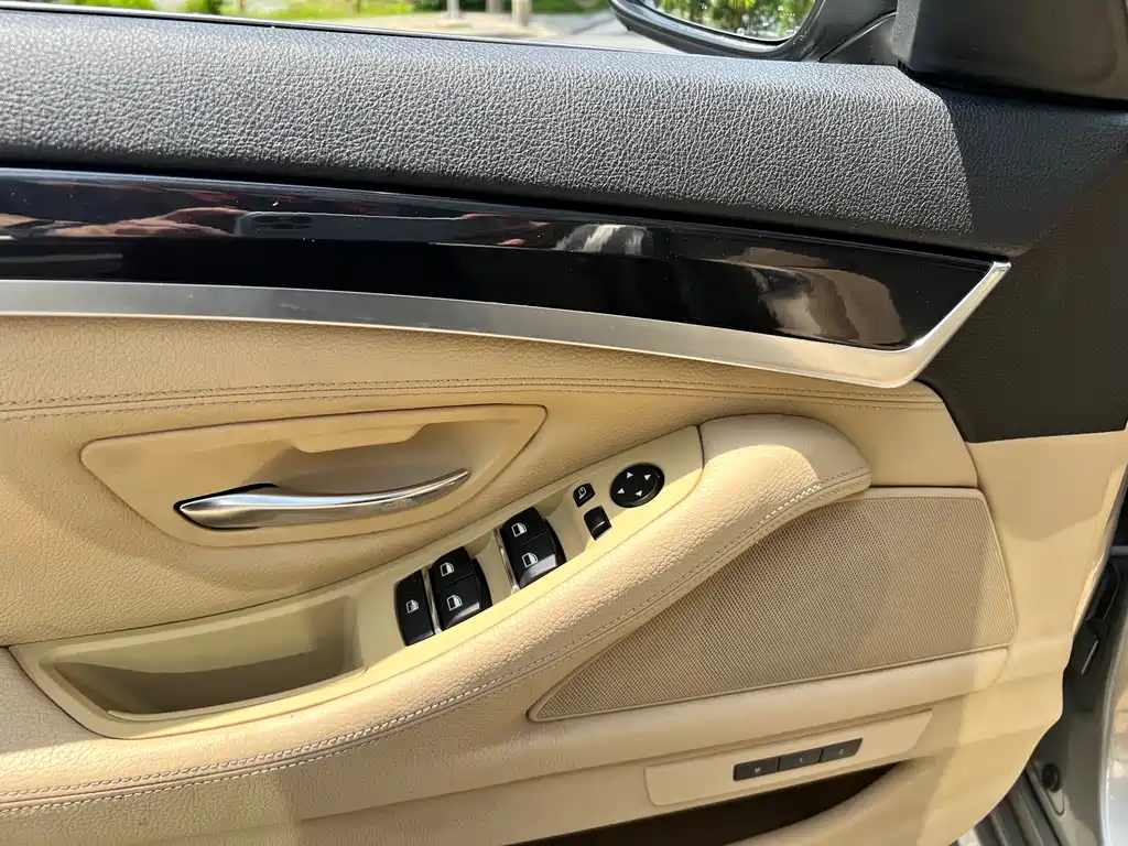 BMW 5 Series 2011 — фото 20