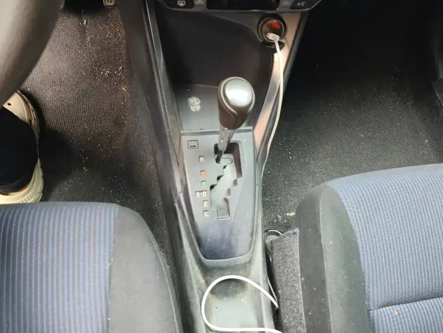 Toyota Yaris L 2015 — фото 16