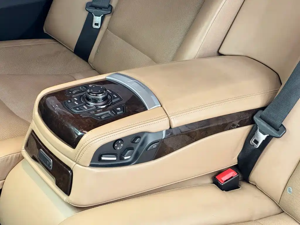 BMW 7 Series 2012 — фото 12