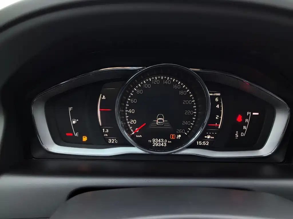 Volvo XC60 2017 — фото 33