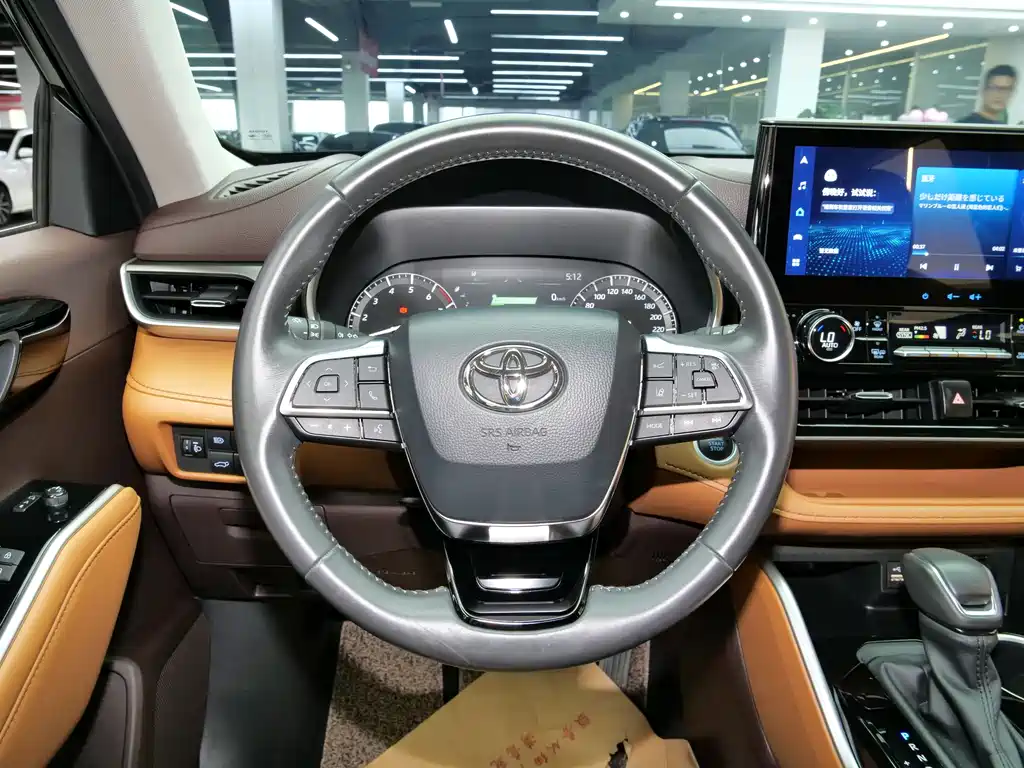 Toyota Highlander 2023 — фото 24