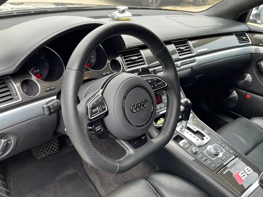 Audi S8 2015 — фото 6
