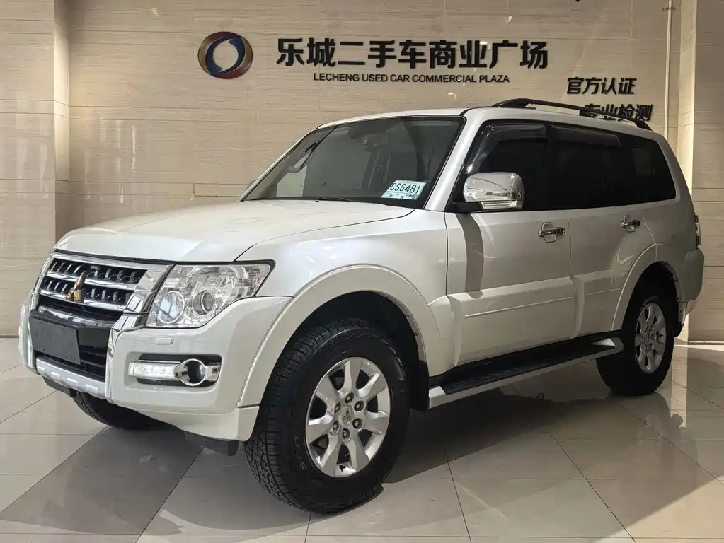 Mitsubishi Pajero 2015