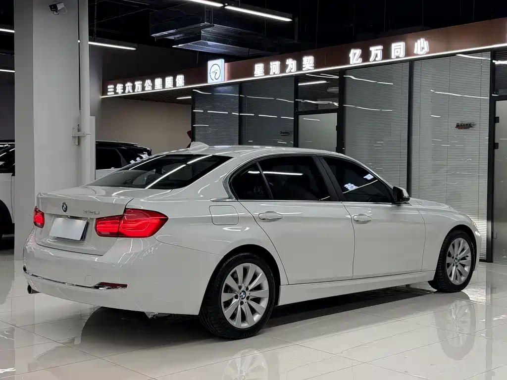 BMW 3 Series 2017 — фото 18
