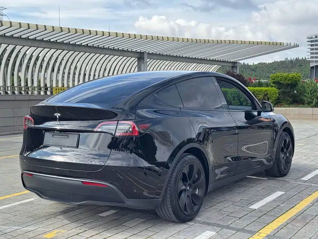 Tesla Model Y 2022 — фото 10