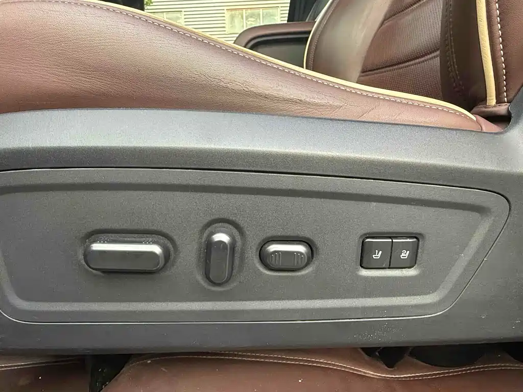 Lincoln Navigator 2017 — фото 13