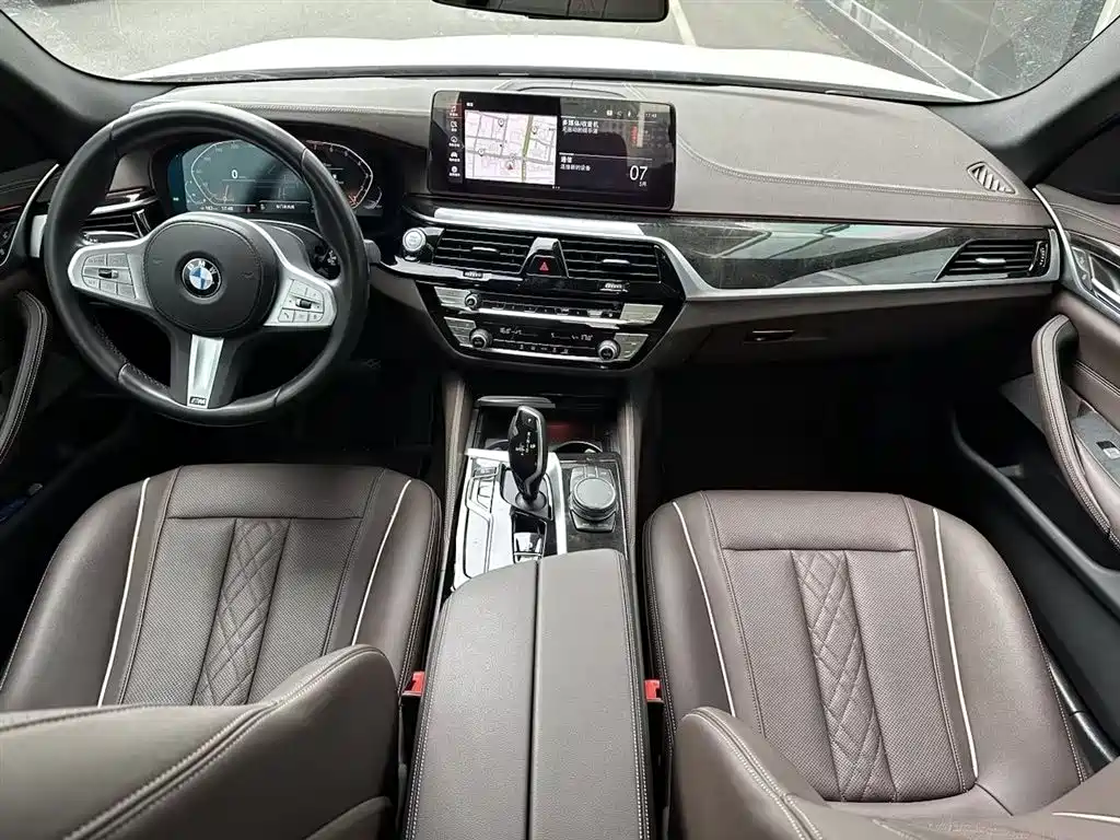 BMW 5 Series 2023 — фото 11