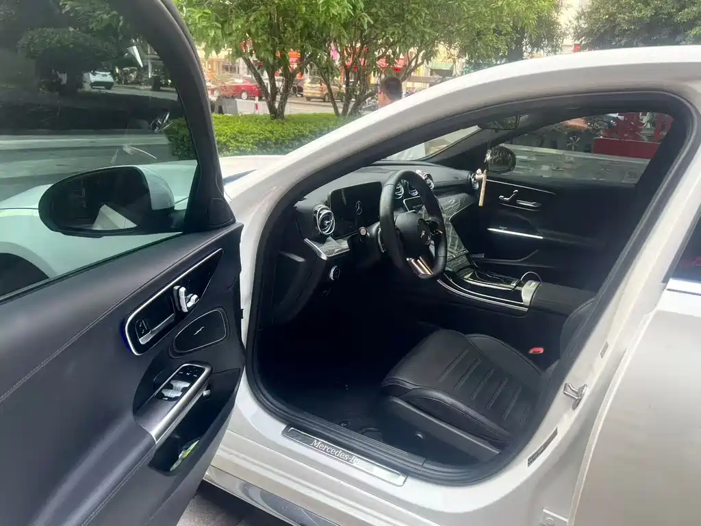 Mercedes-Benz C-Class 2023 — фото 7