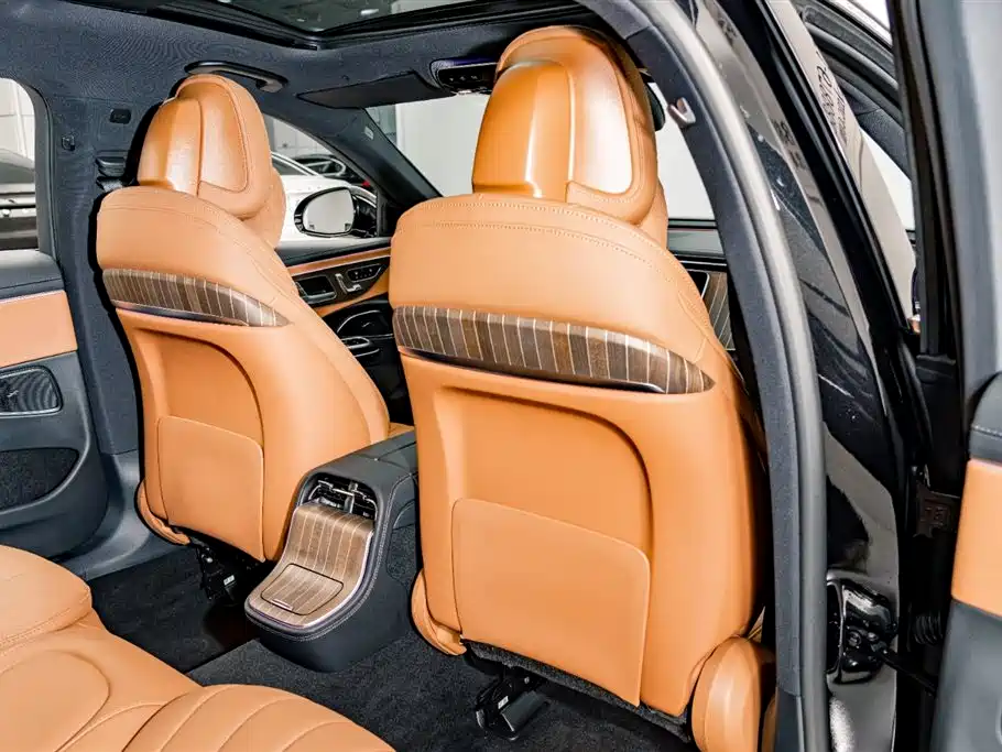 Mercedes-Benz E-Class 2025 — фото 18