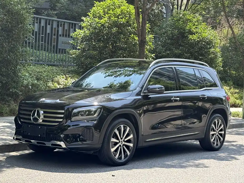 Mercedes-Benz GLB 2025 — фото 1