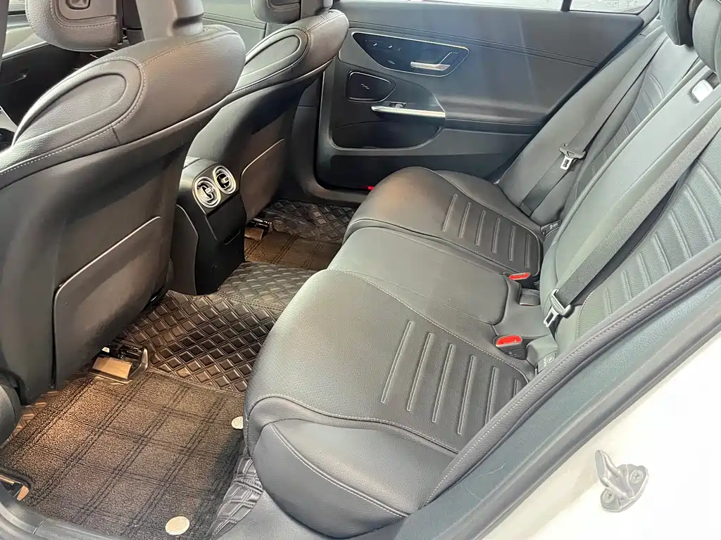 Mercedes-Benz C-Class 2023 — фото 8
