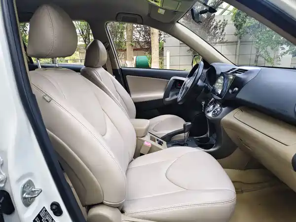 Toyota RAV4 2013