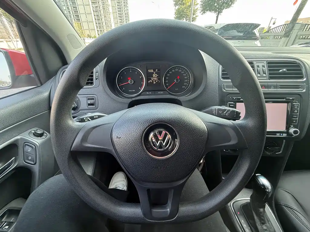 Volkswagen Polo 2014 — фото 10