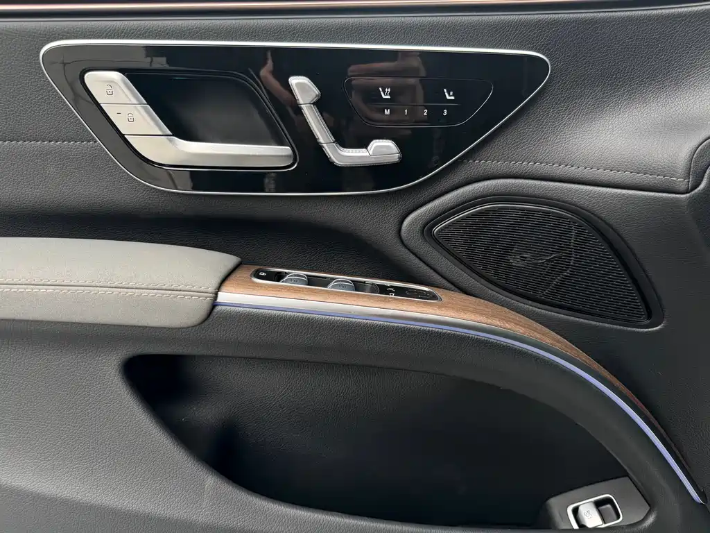 Mercedes-Benz EQS 2024 — фото 13