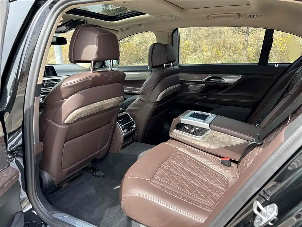 BMW 7 Series 2021 — фото 18