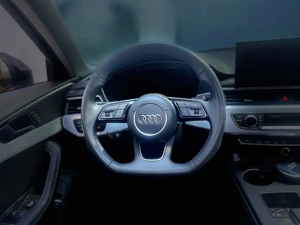 Audi A4L 2023 — фото 13
