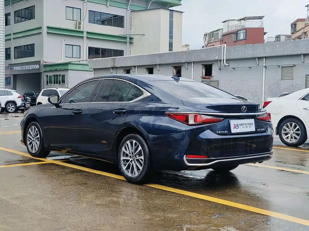 Lexus ES 2024