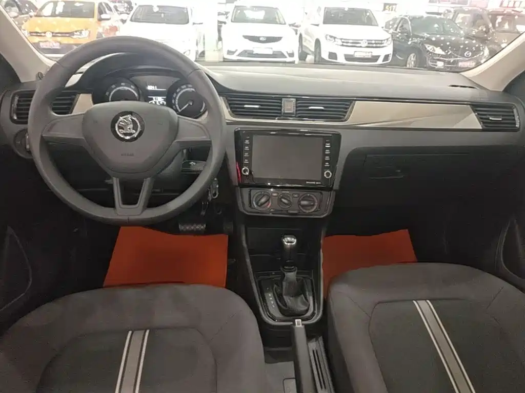Skoda Rapid Spaceback 2020 — фото 10