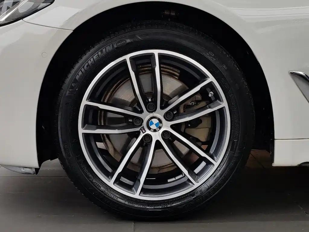 BMW 5 Series 2023 — фото 15