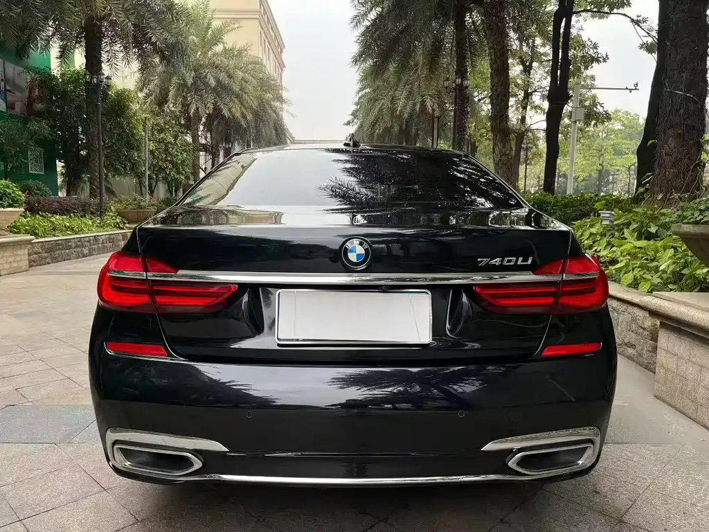BMW 7 Series 2018 — фото 8