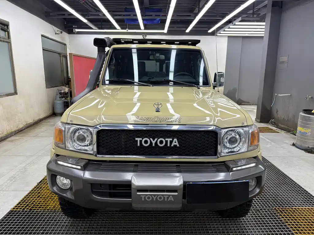 Toyota Land Cruiser 2019 — фото 1