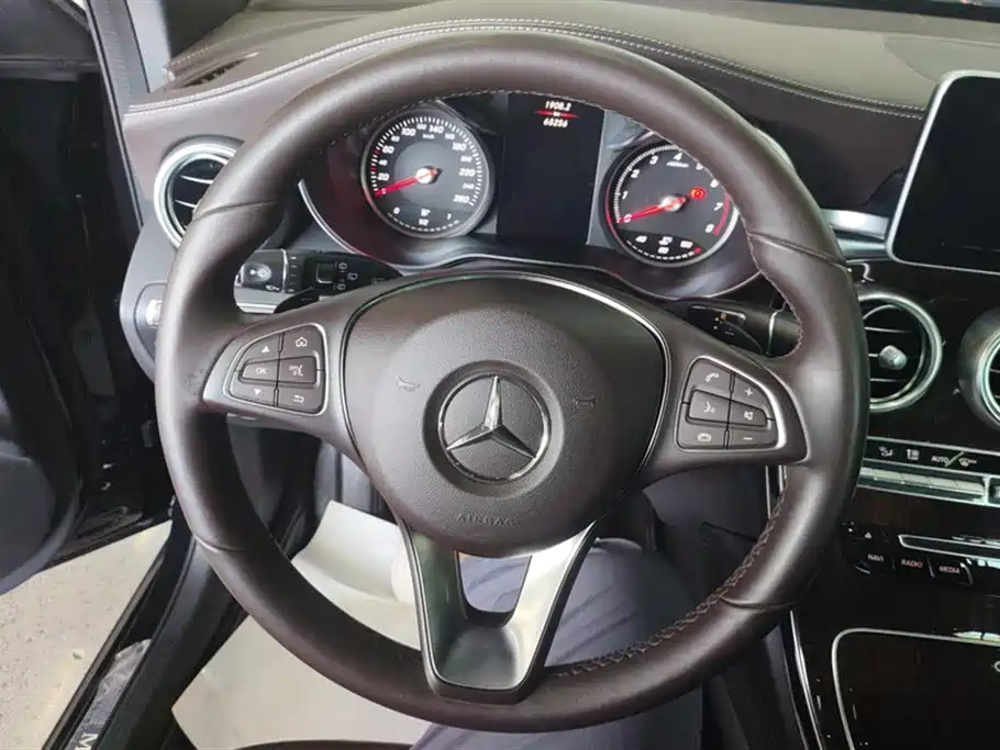 Mercedes-Benz GLC 2019 — фото 15