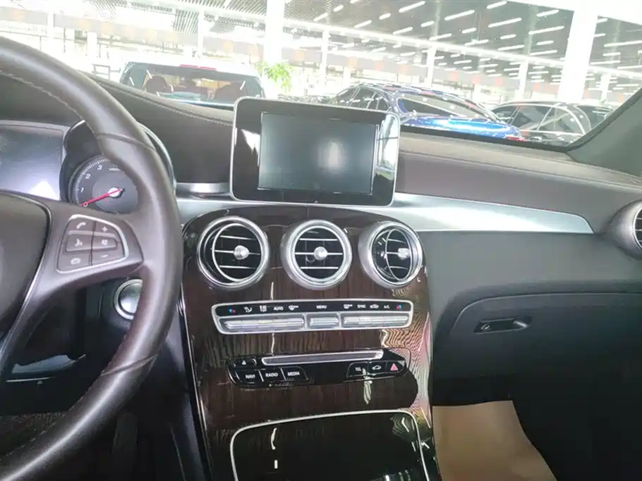 Mercedes-Benz GLC 2019 — фото 13