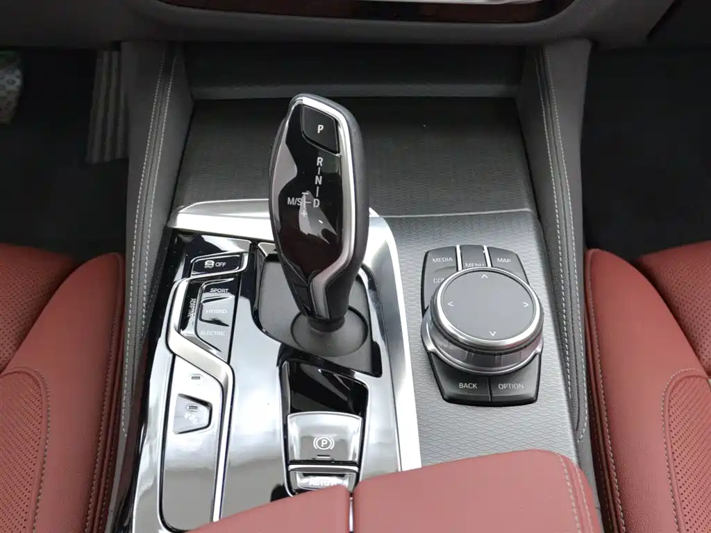 BMW 5 Series 2023 — фото 11
