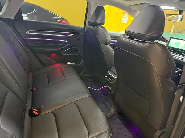 Geely Emgrand 2022
