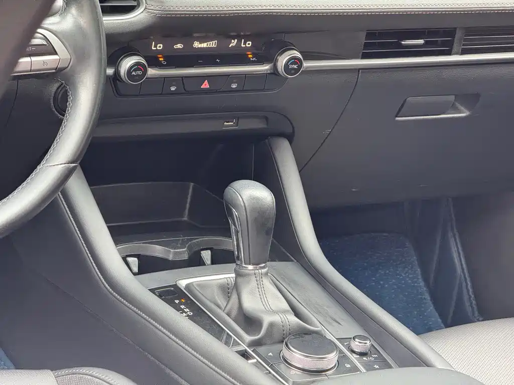 Mazda 3 Axela 2019 — фото 14