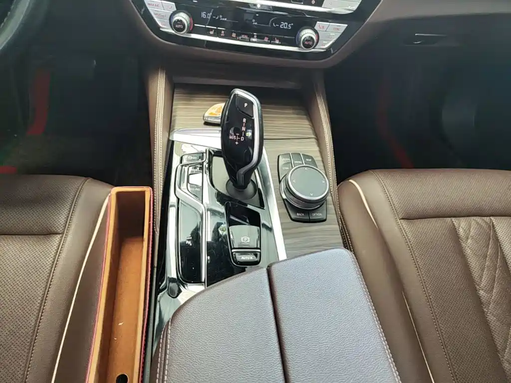 BMW 5 Series 2022 — фото 14