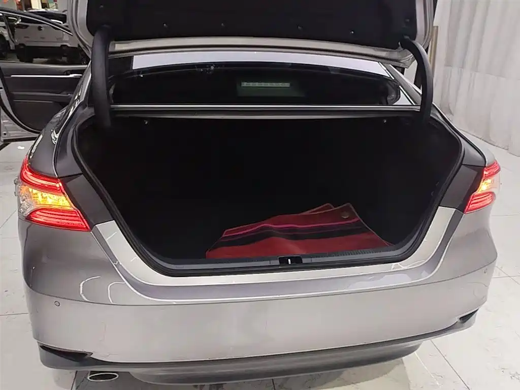 Toyota Camry 2022 — фото 19